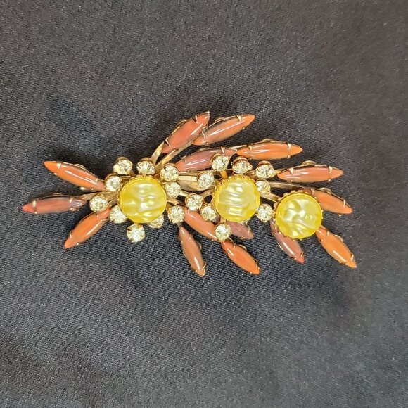 Vintage CATHE Brooch Riveted Dark Coral rhinestones Faux Pearls Leaf & Flowers - Picture 6 of 12